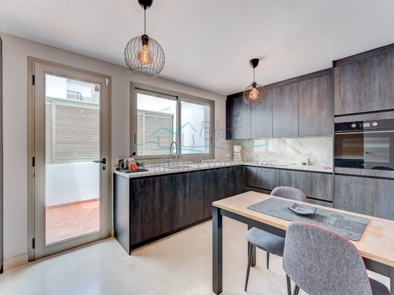 2 slaapkamer Appartement te koop in Costa Adeje met garage - € 715.000 (Ref: 8657084)