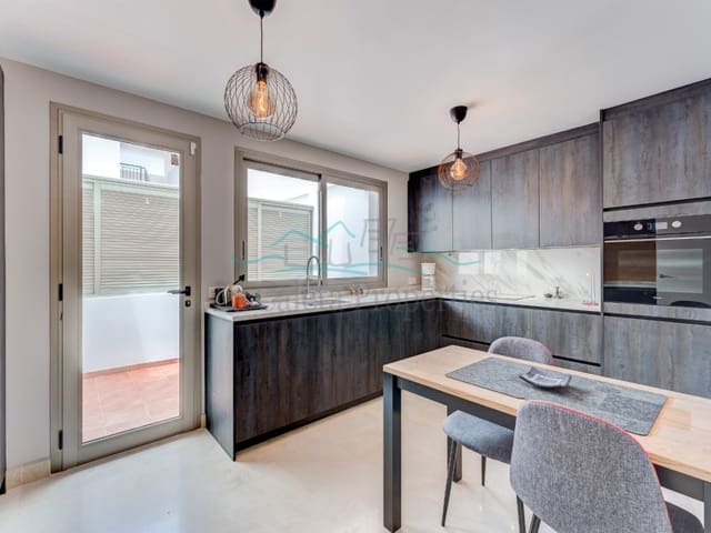 2 slaapkamer Appartement te koop in La Caleta Adeje, Adeje met garage - € 715.000 (Ref: 8657084)