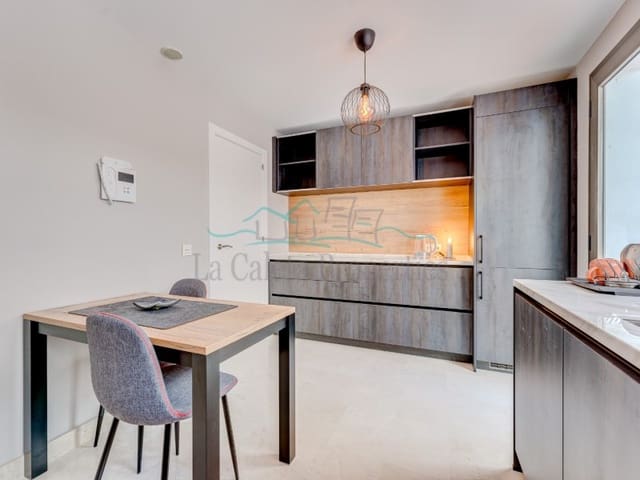 2 slaapkamer Appartement te koop in La Caleta Adeje, Adeje met garage - € 715.000 (Ref: 8657084)