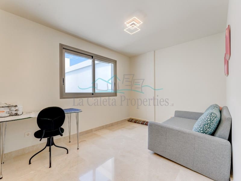 2 slaapkamer Appartement te koop in Costa Adeje met garage - € 715.000 (Ref: 8657084)