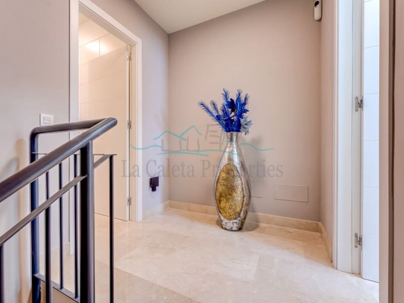 2 slaapkamer Appartement te koop in Costa Adeje met garage - € 715.000 (Ref: 8657084)