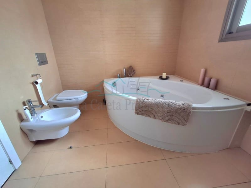 3 slaapkamer Huis te koop in Costa Adeje met garage - € 1.900.000 (Ref: 9032035)