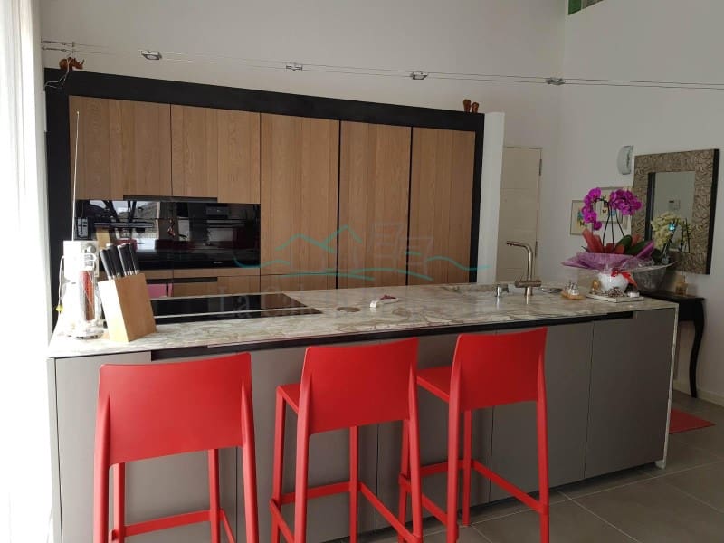 2 soveværelse Finca/Landehus til salg i Arona med garage - € 699.000 (Ref: 9038268)