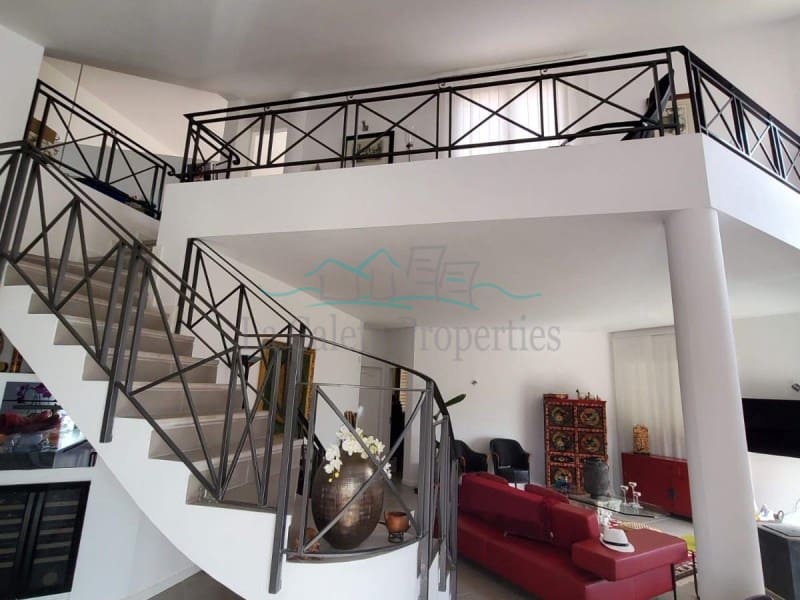 2 soveværelse Finca/Landehus til salg i Arona med garage - € 699.000 (Ref: 9038268)