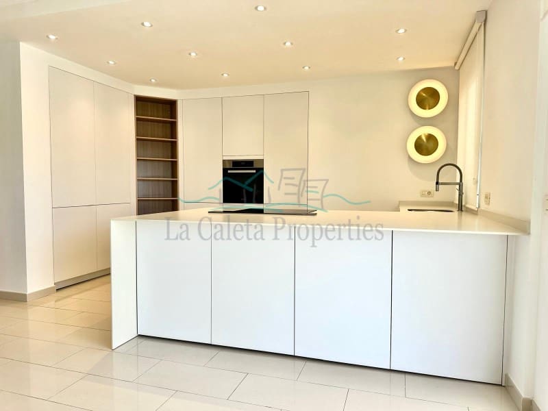 5 slaapkamer Villa te koop in Costa Adeje met garage - € 3.300.000 (Ref: 9166083)