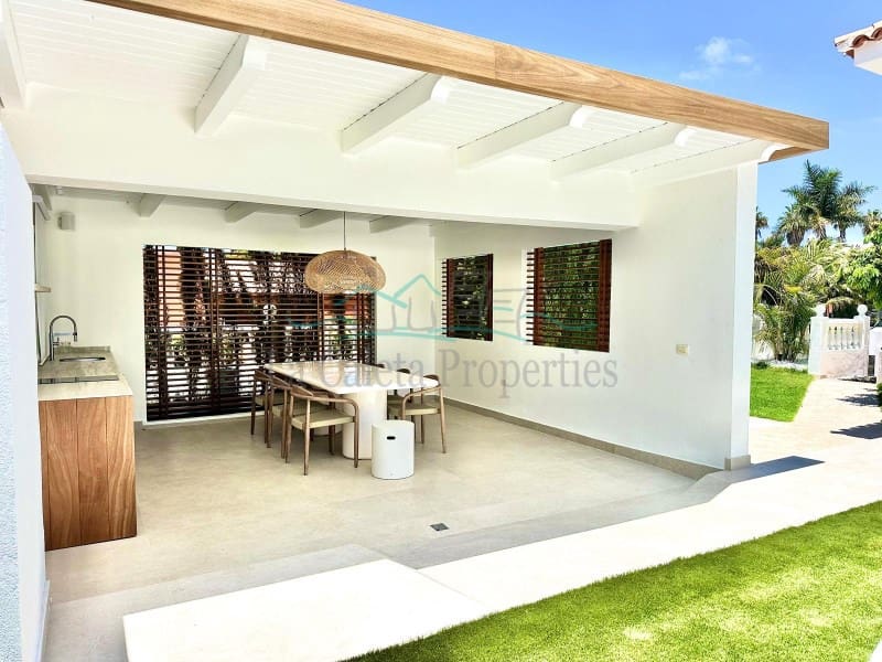 5 slaapkamer Villa te koop in Costa Adeje met garage - € 3.300.000 (Ref: 9166083)