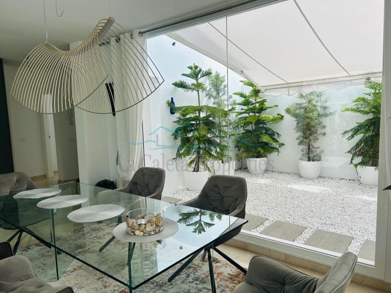 3 chambre Villa/Maison à vendre à Costa Adeje avec garage - 1 880 000 € (Ref: 9347729)