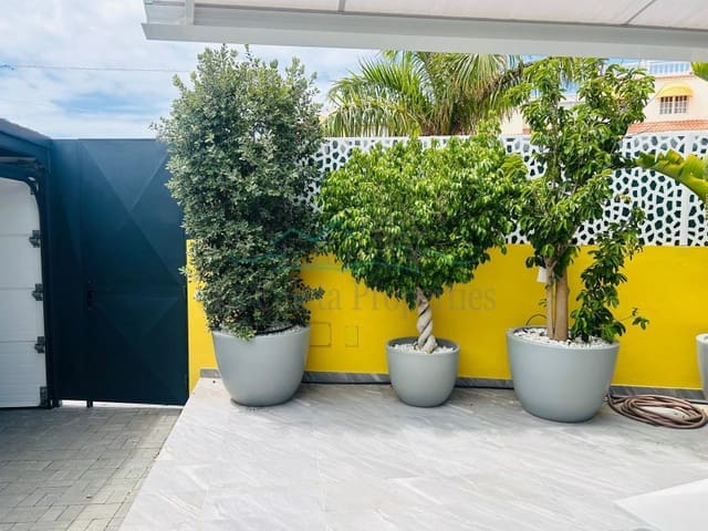 3 makuuhuone Huvila myytävänä paikassa La Caleta Adeje, Adeje mukana 
autotalli - 1 880 000 € (Ref: 9347729)