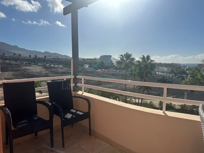 3 makuuhuone Huoneisto myytävänä paikassa Costa Adeje mukana 
autotalli - 775 000 € (Ref: 9427592)