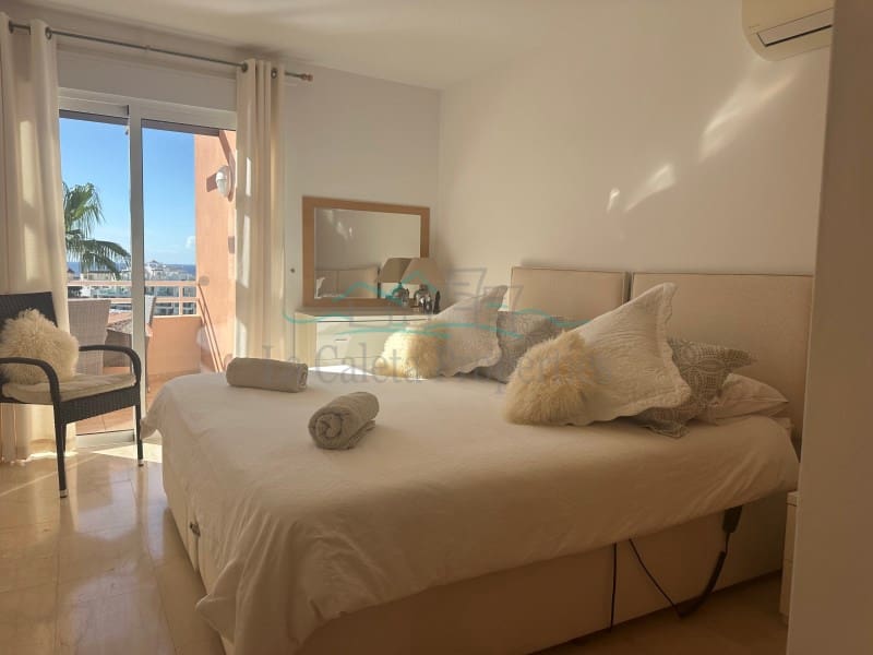 3 makuuhuone Huoneisto myytävänä paikassa Costa Adeje mukana 
autotalli - 775 000 € (Ref: 9427592)