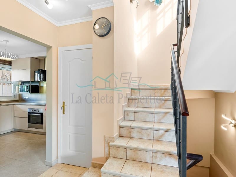 3 slaapkamer Appartement te koop in Costa Adeje met garage - € 770.000 (Ref: 9474970)