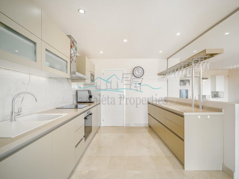 2 bedroom Apartment for sale in Costa Adeje with garage - € 995,000 (Ref: 9499023)