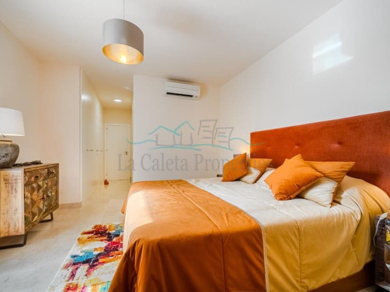 2 bedroom Apartment for sale in Costa Adeje with garage - € 995,000 (Ref: 9499023)