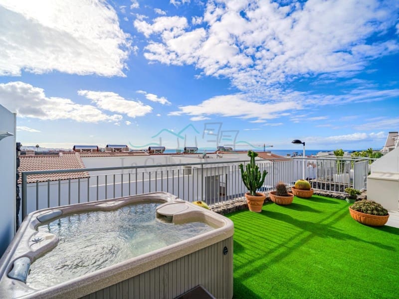 2 bedroom Apartment for sale in Costa Adeje with garage - € 995,000 (Ref: 9499023)