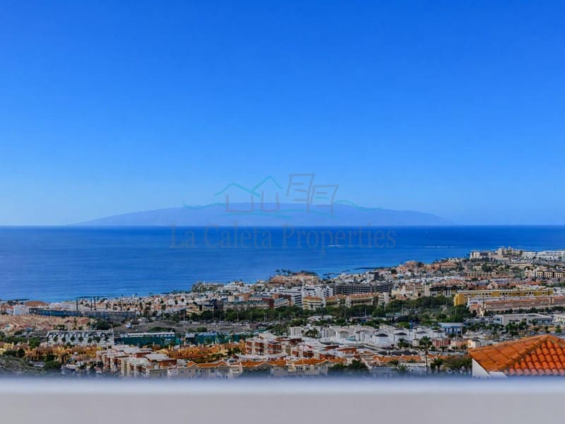 3 bedroom Townhouse for sale in Costa Adeje with garage - € 659,000 (Ref: 9516263)