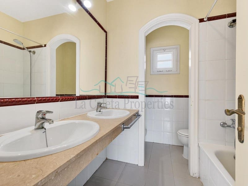 3 bedroom Townhouse for sale in Costa Adeje with garage - € 659,000 (Ref: 9516263)