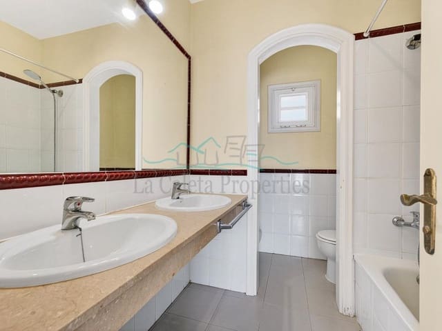 Casa de 3 habitaciones en Costa Adeje, Adeje en venta con garaje - 659.000 € (Ref: 9516263)