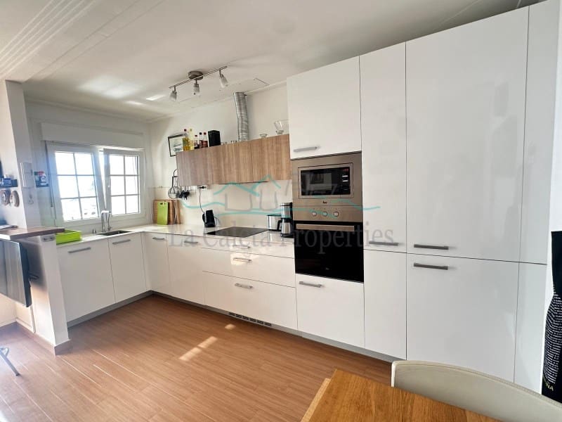 2 soverom Leilighet til salgs i Costa Adeje med garasje - € 670 000 (Ref: 9568771)