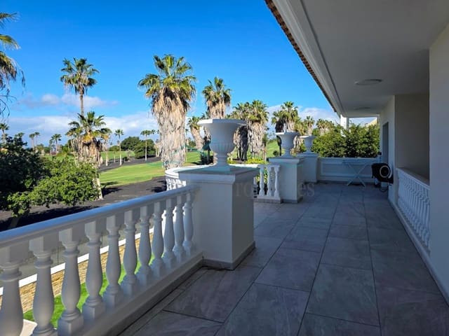 Chalet de 4 habitaciones en La Caleta Adeje, Adeje en venta con garaje - 3.200.000 € (Ref: 9721558)