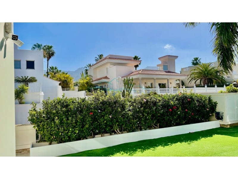 4 bedroom Villa for sale in Costa Adeje with garage - € 3,500,000 (Ref: 9721558)