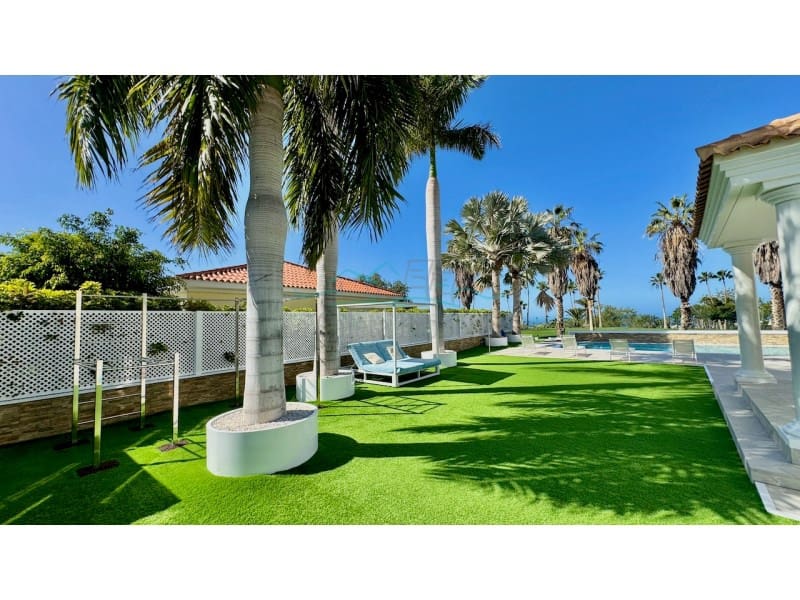 4 bedroom Villa for sale in Costa Adeje with garage - € 3,500,000 (Ref: 9721558)