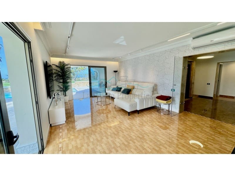 4 bedroom Villa for sale in Costa Adeje with garage - € 3,500,000 (Ref: 9721558)