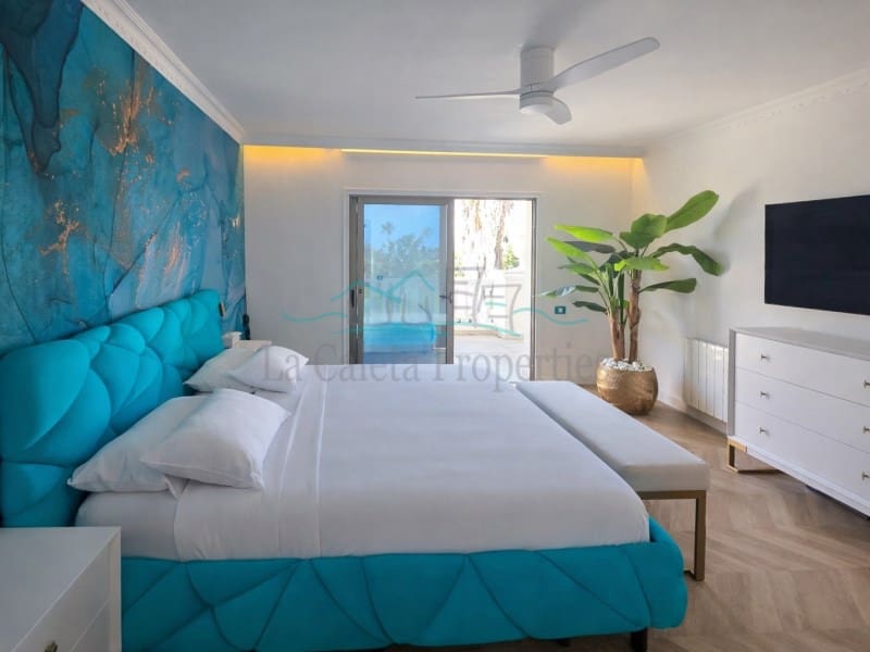 4 bedroom Villa for sale in Costa Adeje with garage - € 3,500,000 (Ref: 9721558)