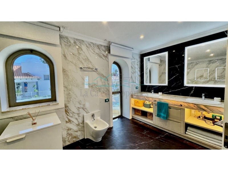 4 bedroom Villa for sale in Costa Adeje with garage - € 3,500,000 (Ref: 9721558)