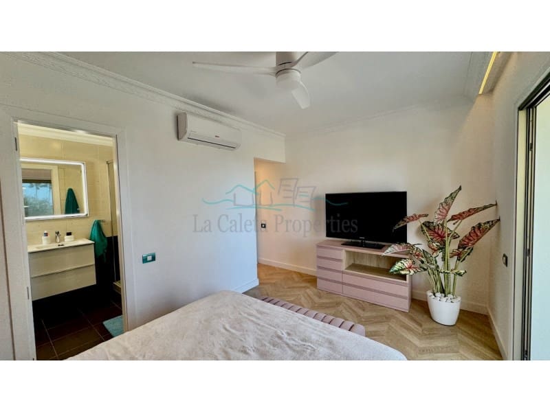 4 bedroom Villa for sale in Costa Adeje with garage - € 3,500,000 (Ref: 9721558)