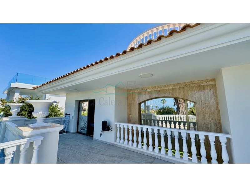 4 bedroom Villa for sale in Costa Adeje with garage - € 3,500,000 (Ref: 9721558)