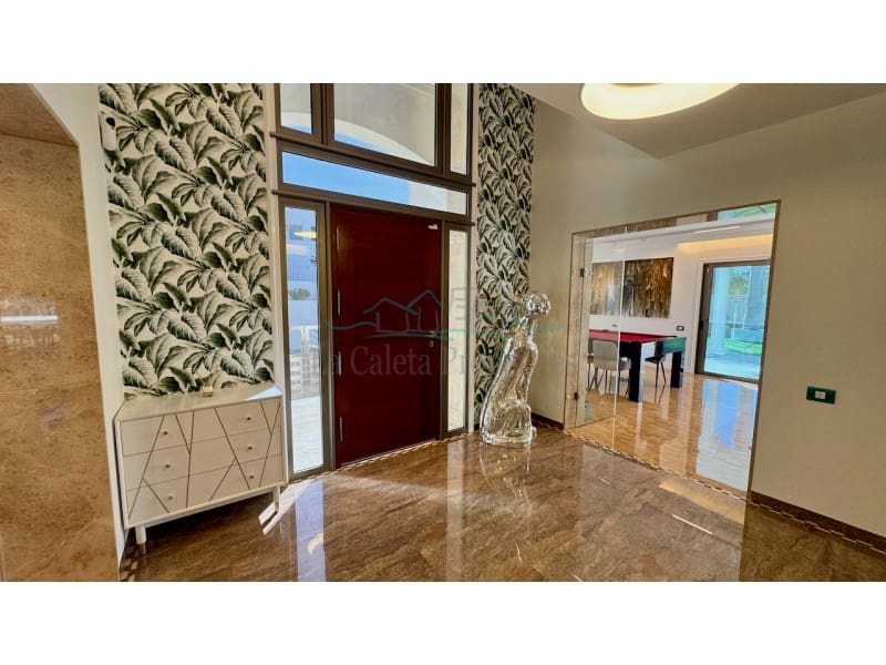 4 bedroom Villa for sale in Costa Adeje with garage - € 3,500,000 (Ref: 9721558)