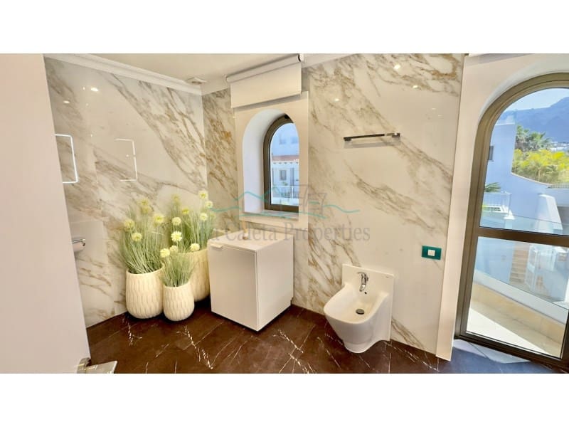 4 bedroom Villa for sale in Costa Adeje with garage - € 3,500,000 (Ref: 9721558)