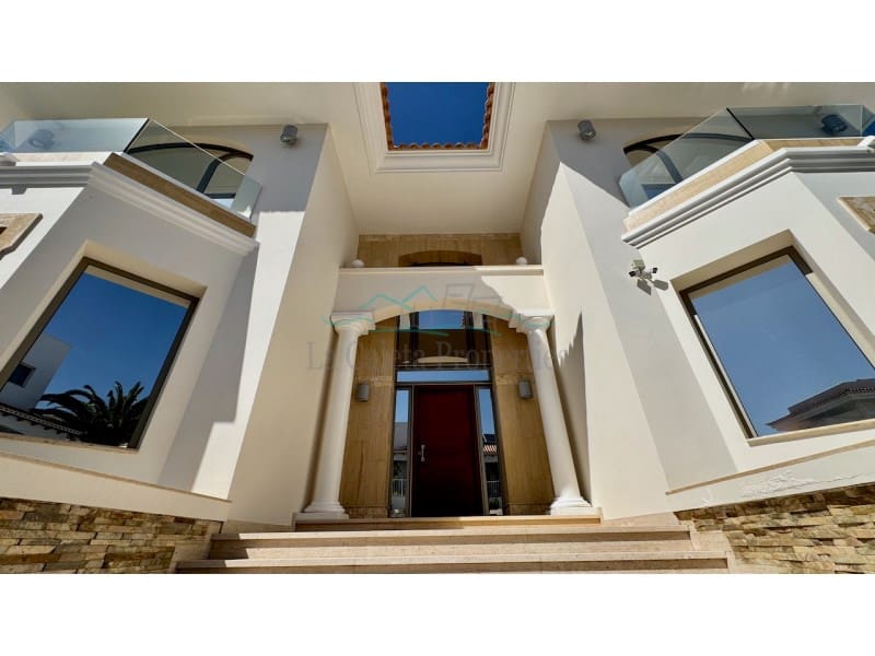 4 bedroom Villa for sale in Costa Adeje with garage - € 3,500,000 (Ref: 9721558)