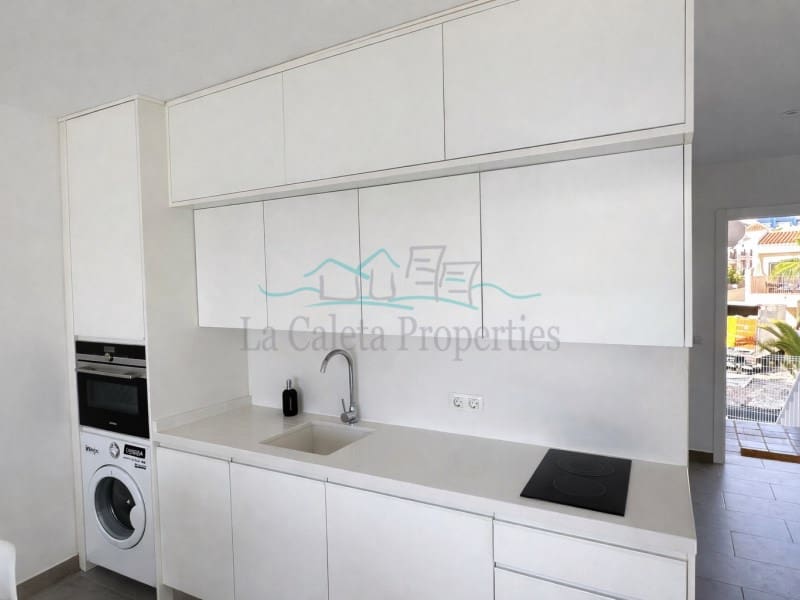 1 bedroom Beach Apartment for sale in Costa Adeje - € 430,000 (Ref: 9751888)