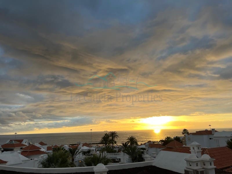 1 bedroom Beach Apartment for sale in Costa Adeje - € 430,000 (Ref: 9751888)