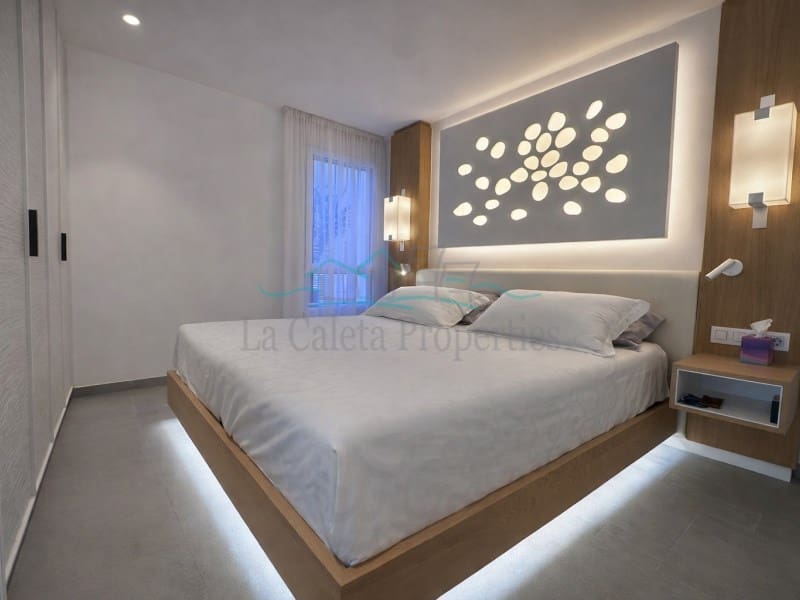 1 soverom Leilighet til salgs i La Caleta Adeje med garasje - € 630 000 (Ref: 9761896)