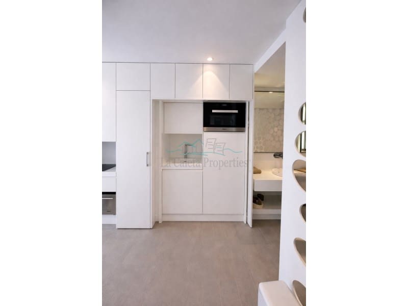 1 soverom Leilighet til salgs i La Caleta Adeje med garasje - € 630 000 (Ref: 9761896)