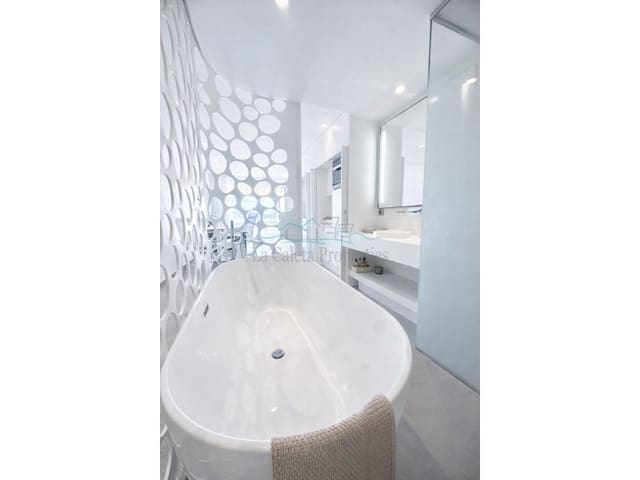 1 soverom Leilighet til salgs i La Caleta Adeje, Adeje med garasje - € 630 000 (Ref: 9761896)