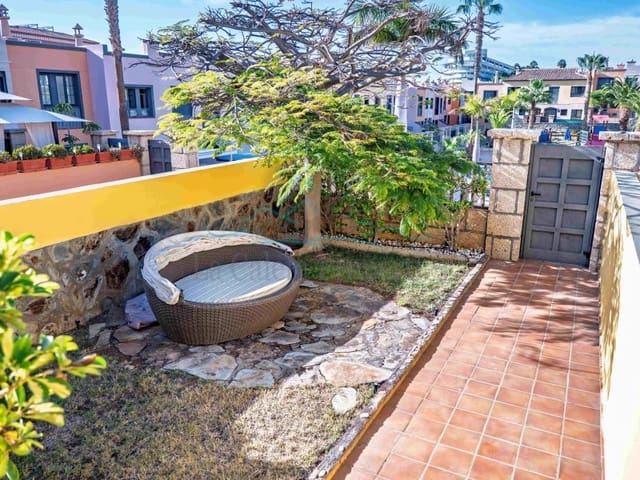 2 soveværelse Byhus til salg i Costa Adeje, Adeje med garage - € 1.070.000 (Ref: 9777997)