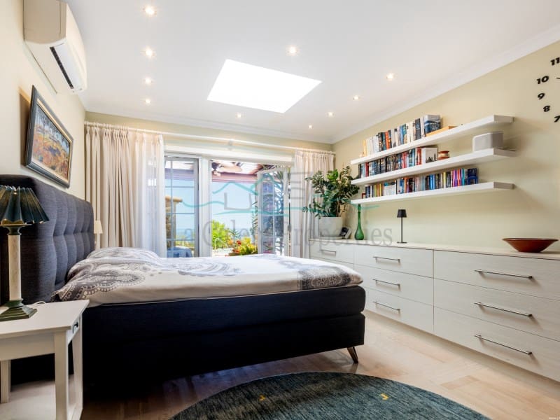 3 bedroom Villa for sale in La Caleta Adeje with garage - € 1,680,000 (Ref: 9890058)