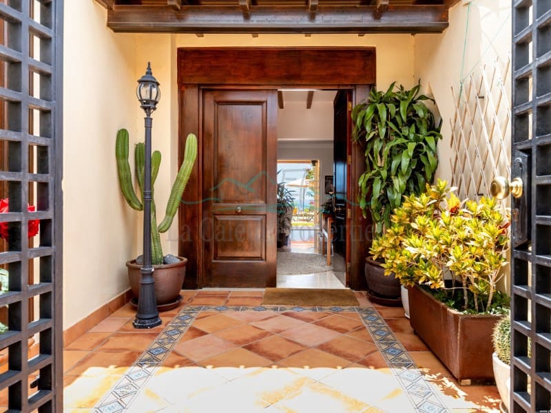 3 bedroom Villa for sale in La Caleta Adeje with garage - € 1,680,000 (Ref: 9890058)