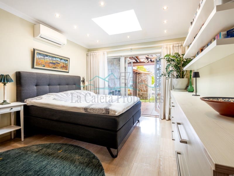 3 bedroom Villa for sale in La Caleta Adeje with garage - € 1,680,000 (Ref: 9890058)