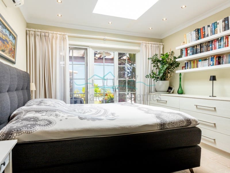 3 bedroom Villa for sale in La Caleta Adeje with garage - € 1,680,000 (Ref: 9890058)