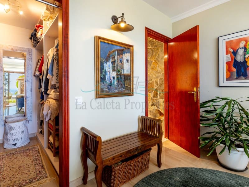 3 bedroom Villa for sale in La Caleta Adeje with garage - € 1,680,000 (Ref: 9890058)