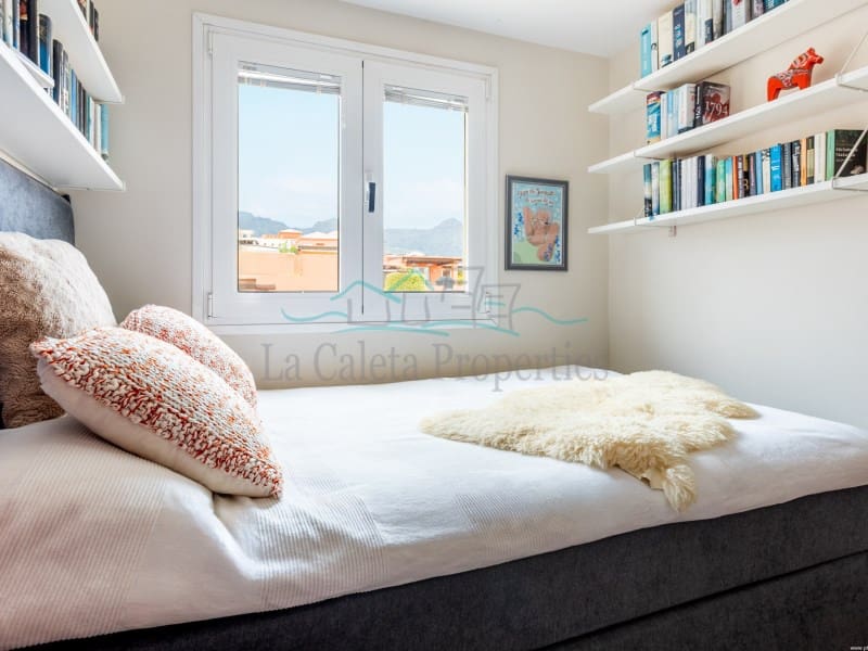 3 bedroom Villa for sale in La Caleta Adeje with garage - € 1,680,000 (Ref: 9890058)