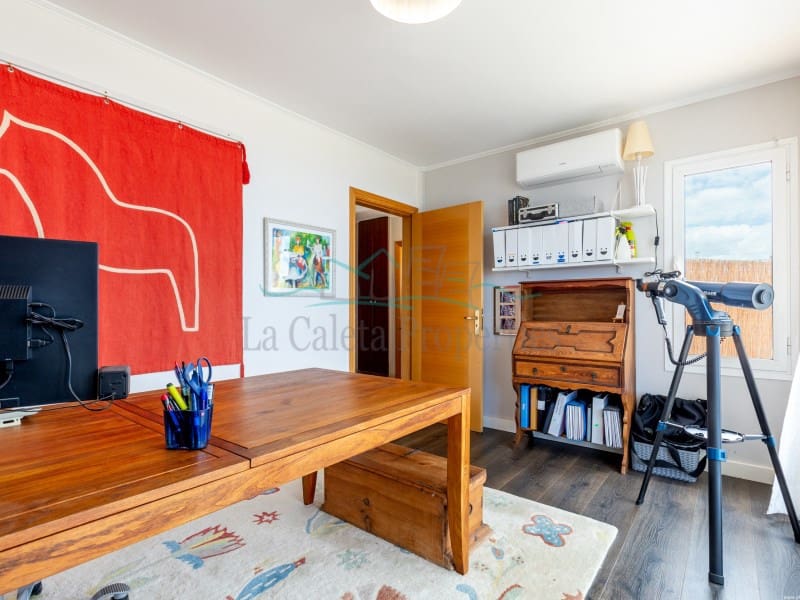 3 bedroom Villa for sale in La Caleta Adeje with garage - € 1,680,000 (Ref: 9890058)