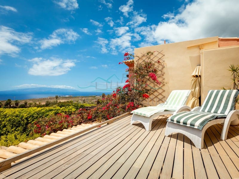 3 bedroom Villa for sale in La Caleta Adeje with garage - € 1,680,000 (Ref: 9890058)
