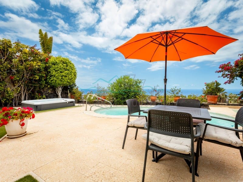 3 bedroom Villa for sale in La Caleta Adeje with garage - € 1,680,000 (Ref: 9890058)