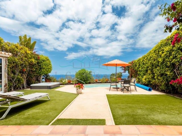 3 sovrum Villa till salu i La Caleta Adeje, Adeje med pool garage - 1 680 000 € (Ref: 9890058)