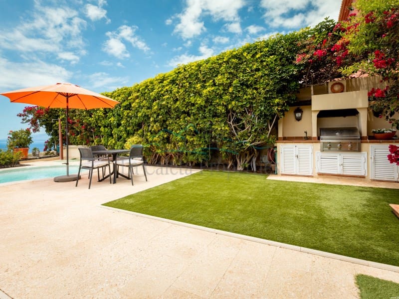 3 bedroom Villa for sale in La Caleta Adeje with garage - € 1,680,000 (Ref: 9890058)